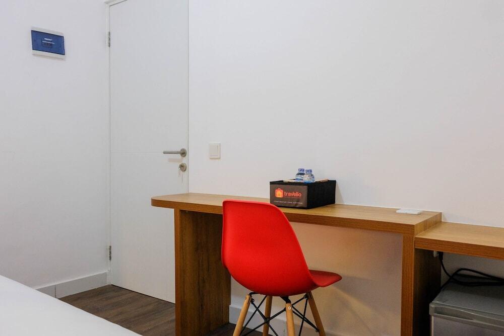 Studio Apartment with Twin Bed at Aeropolis Residence — фото 1