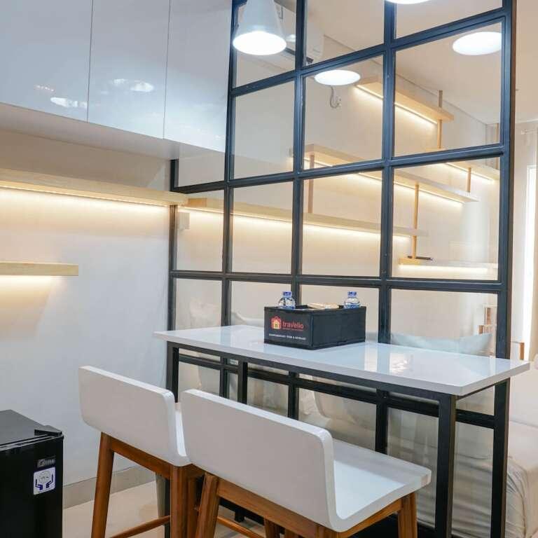 Депок: Spacious and Modern Studio at Atlanta Apartment