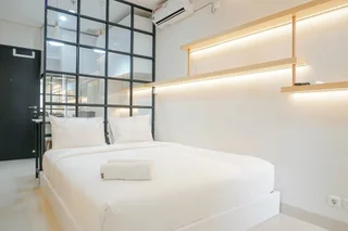 Депок: Spacious and Modern Studio at Atlanta Apartment