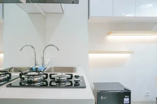 Депок: Spacious and Modern Studio at Atlanta Apartment