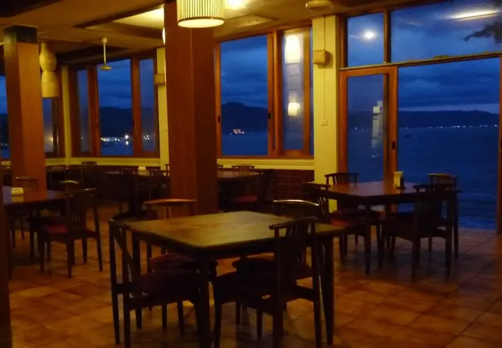 Пелабухан-рату: Bunga Ayu Seaside Resort