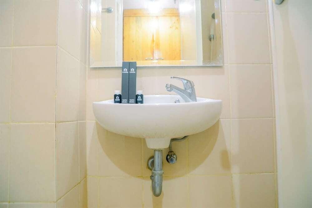 Джакарта: Comfy Studio at Gading Greenhill Apartment