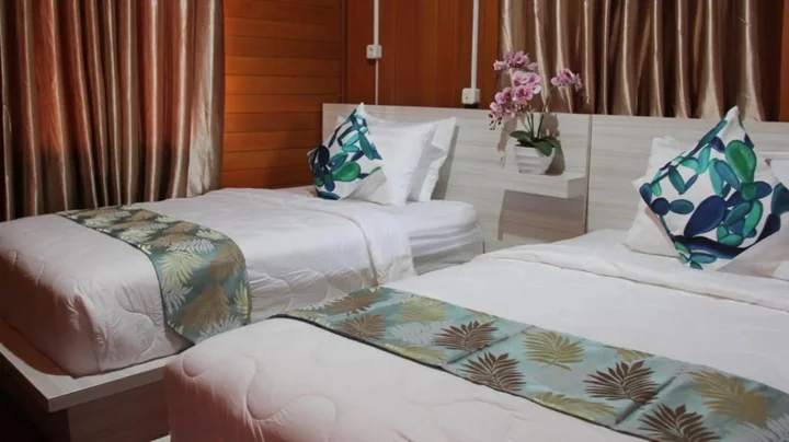 Палу: Granada Inn Palu