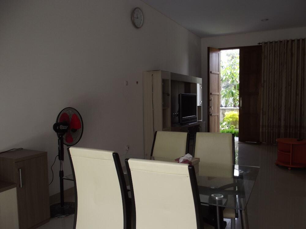 Батуретно: Three Bedrooms House With a Pool