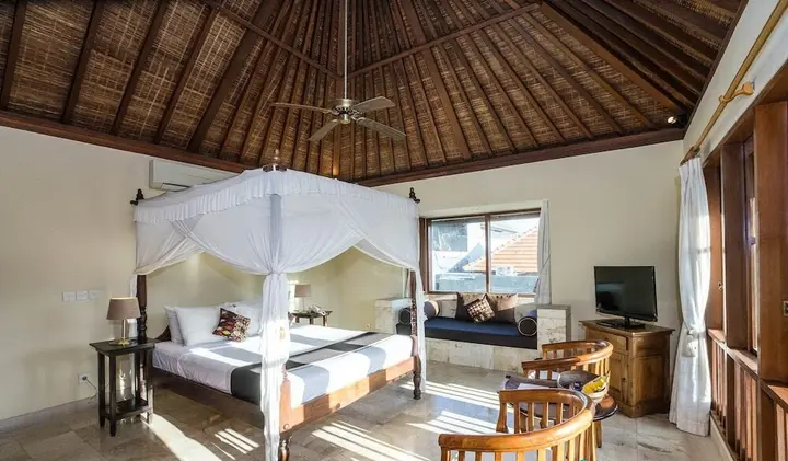 Кута: 3 bedroom villa river side Legian