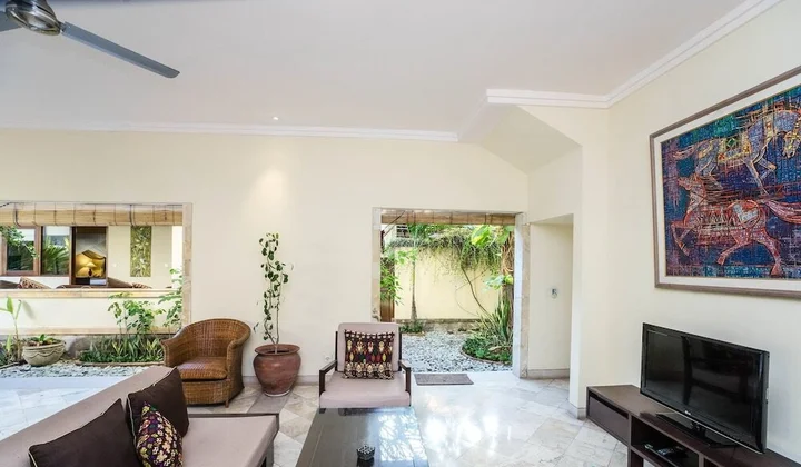 Кута: 3 bedroom villa river side Legian