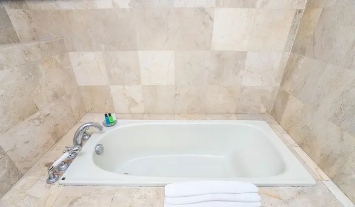 Кута: 3 bedroom villa river side Legian