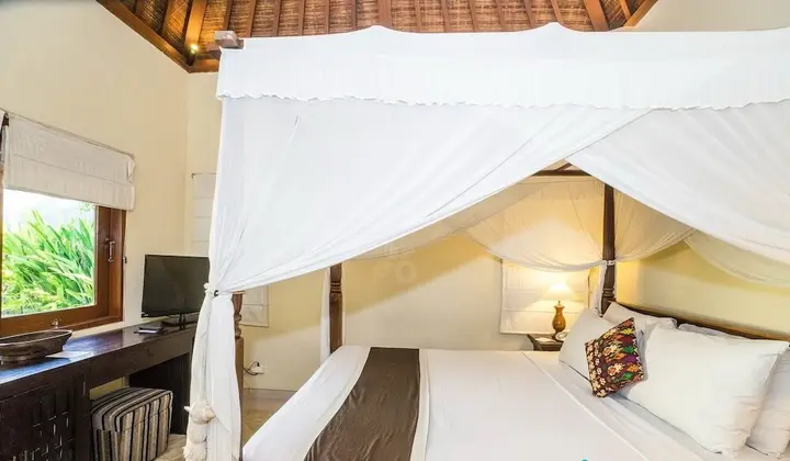 Кута: 3 bedroom villa river side Legian