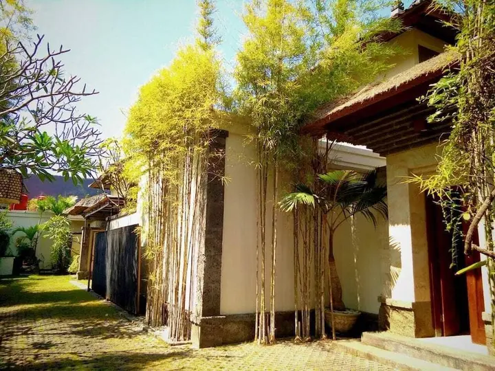Кута: 3 bedroom villa river side Legian