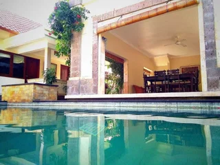 Кута: 3 bedroom villa river side Legian