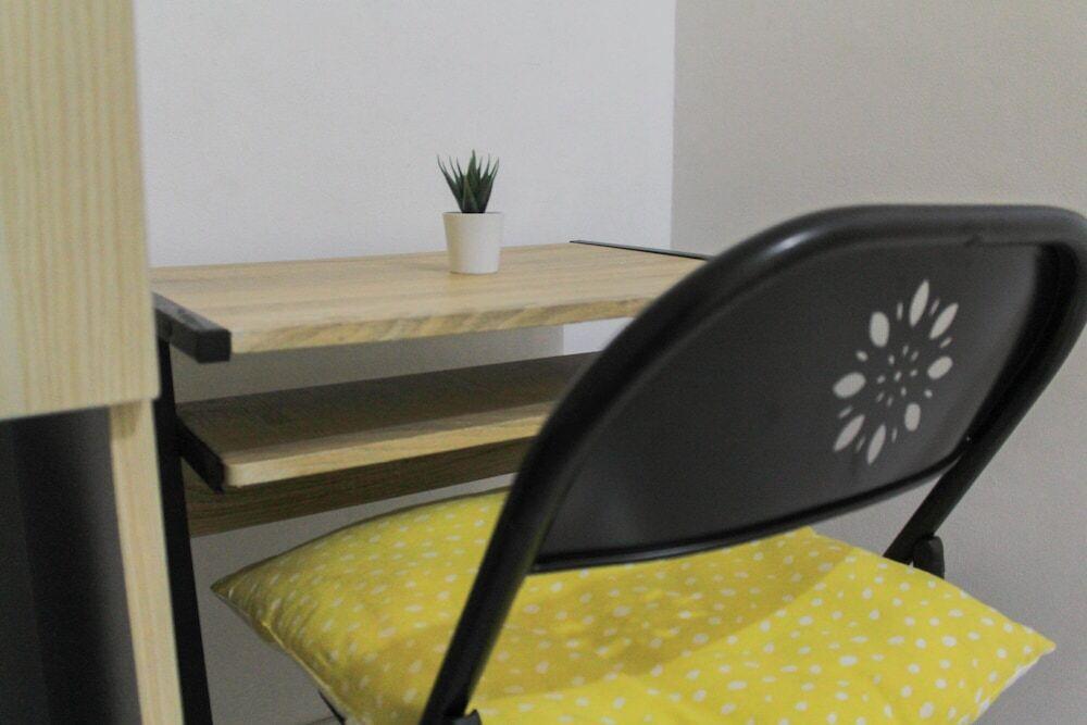 Stylish and Posh Studio Aeropolis Apartment — фото 3