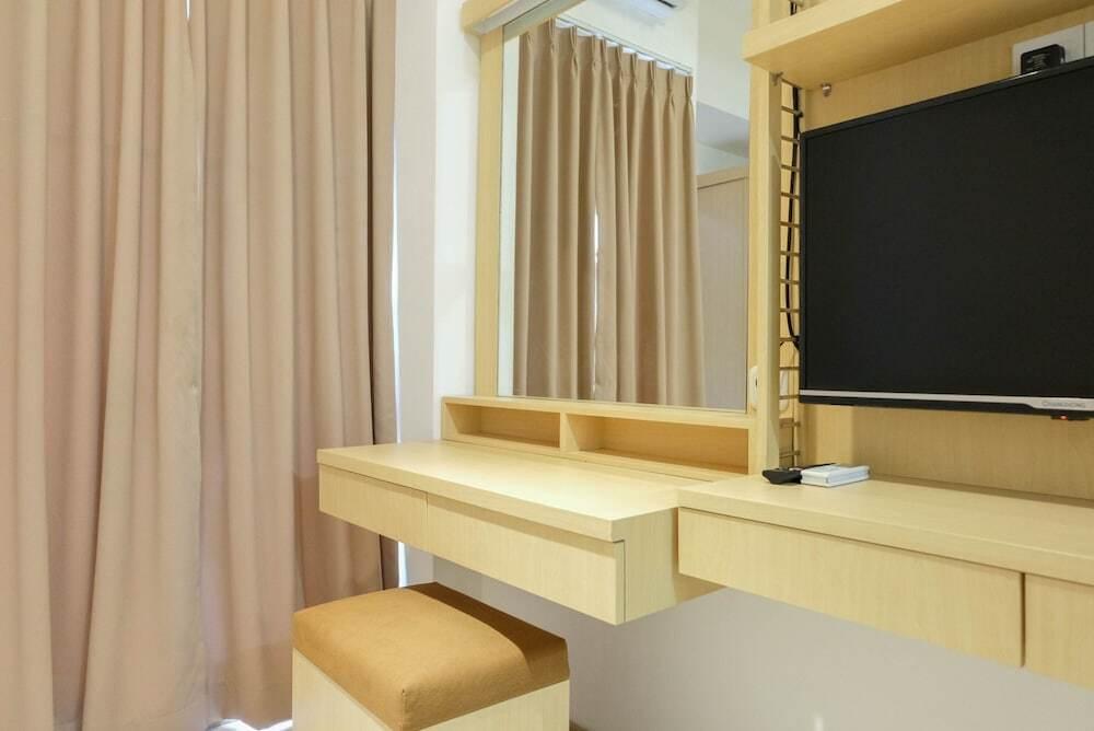 Legok: Comfy Studio Apartment at M-Town Residence near Summarecon Mall