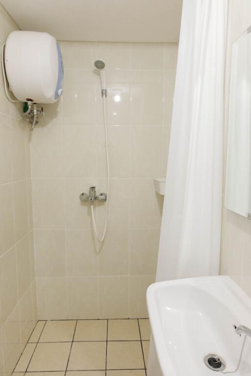 Legok: Comfy Studio Apartment at M-Town Residence near Summarecon Mall