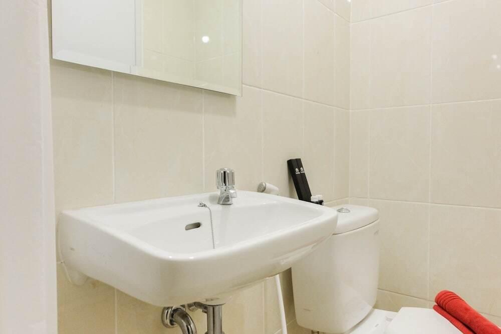 Legok: Comfy Studio Apartment at M-Town Residence near Summarecon Mall