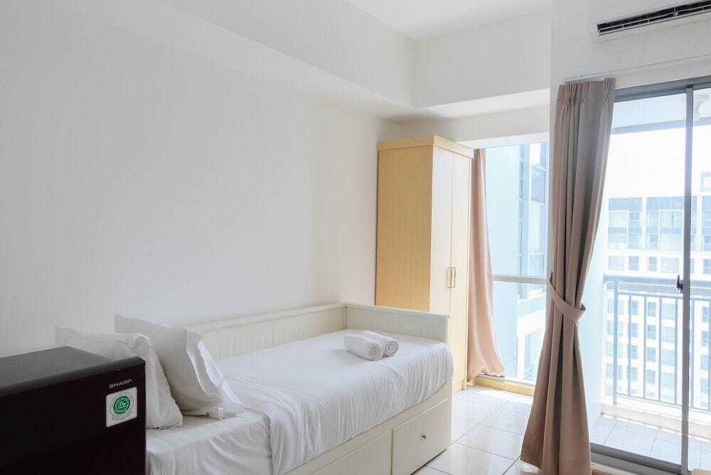 Legok: Comfy Studio Apartment at M-Town Residence near Summarecon Mall