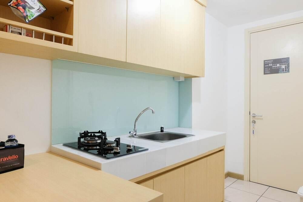 Legok: Comfy Studio Apartment at M-Town Residence near Summarecon Mall