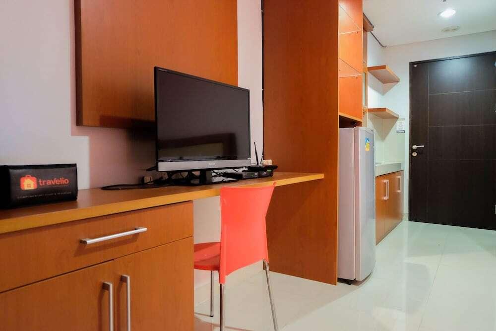 Minimalist Studio Apartment at Atria Residence — фото 4