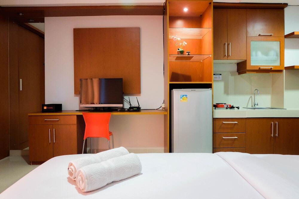 Legok: Minimalist Studio Apartment at Atria Residence