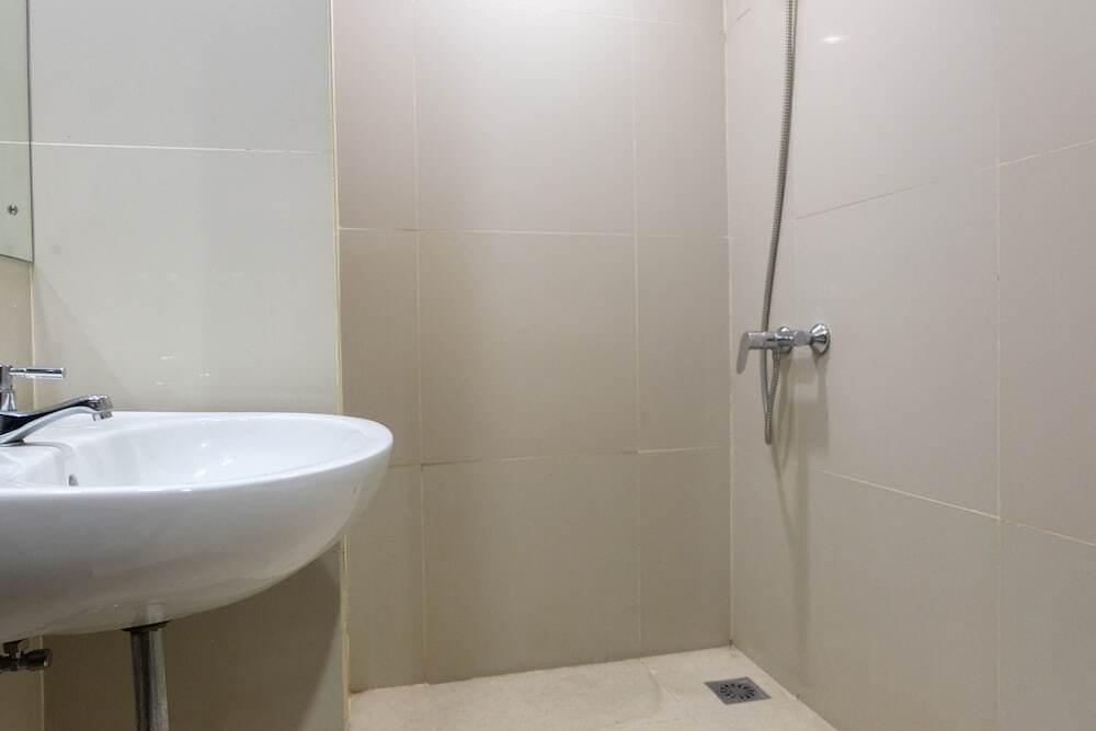 Legok: Minimalist Studio Apartment at Atria Residence