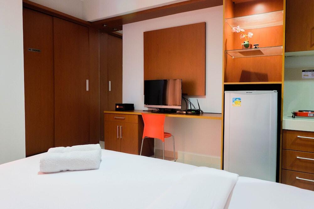 Minimalist Studio Apartment at Atria Residence — фото 3