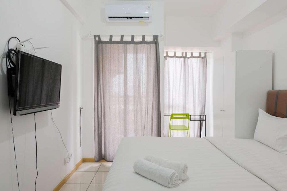Cozy Studio Apartment at M-Town Residence near Summarecon Mall — фото 5