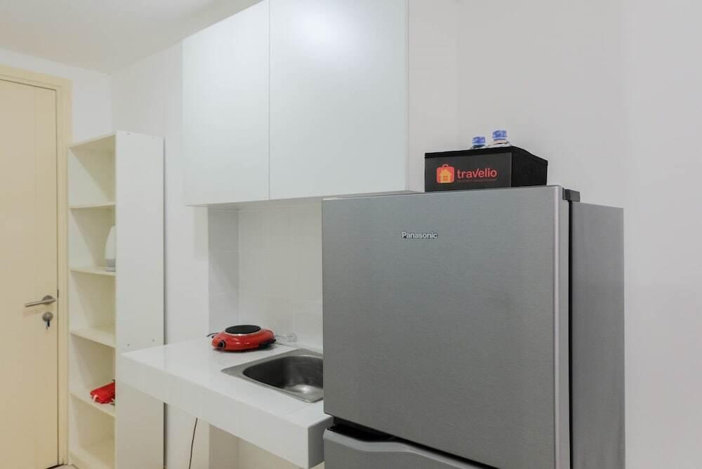 Legok: Cozy Studio Apartment at M-Town Residence near Summarecon Mall