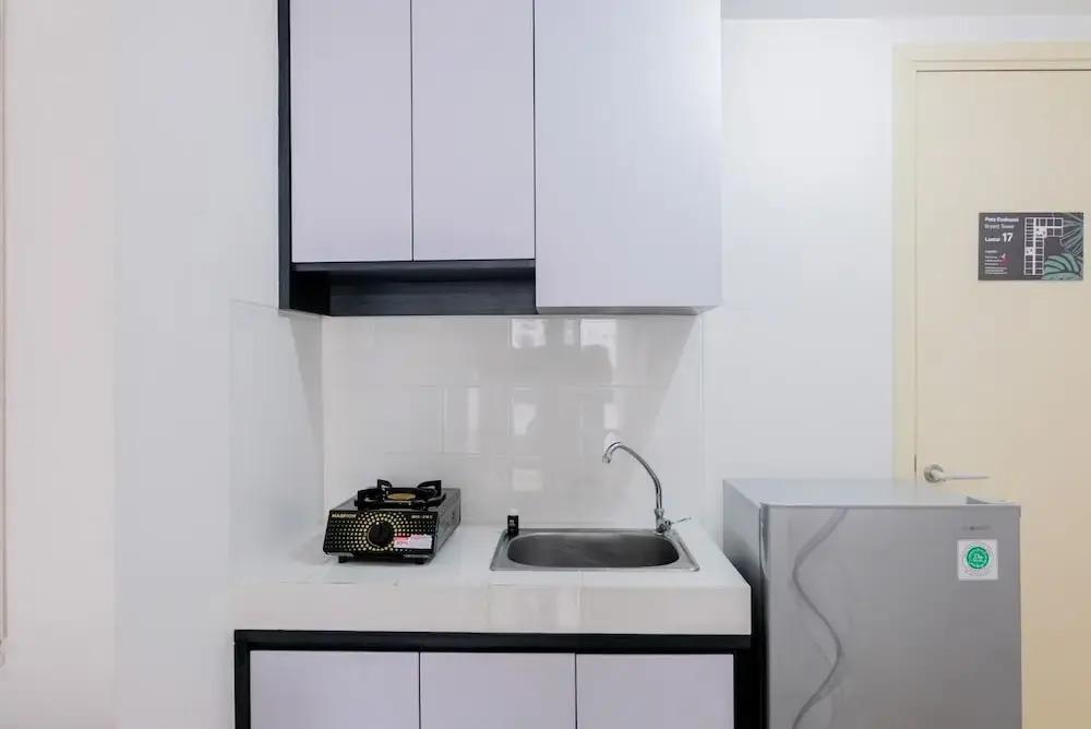 Legok: Super Good Deal 3BR M-Town Apartment by Travelio