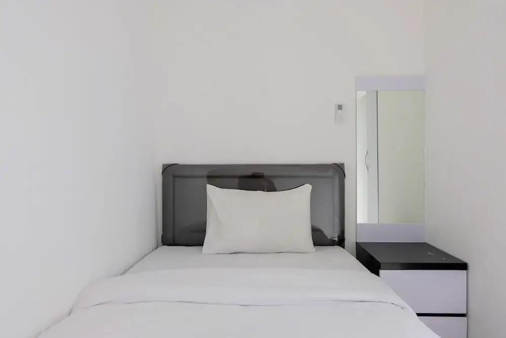 Legok: Super Good Deal 3BR M-Town Apartment by Travelio