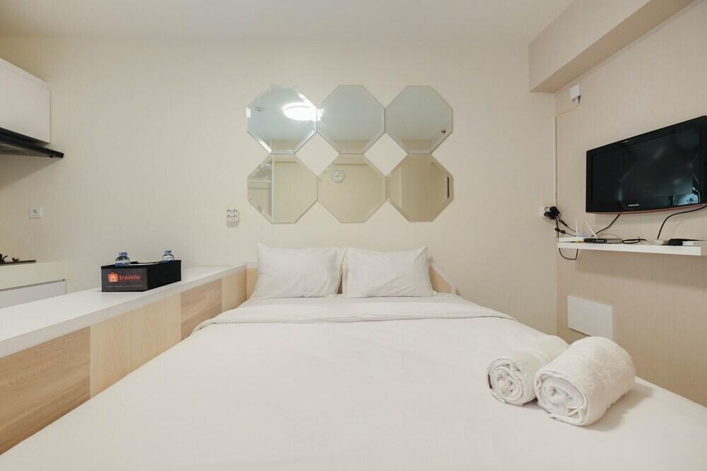 Депок: Homey and Comfy Studio Cinere Resort Apartment