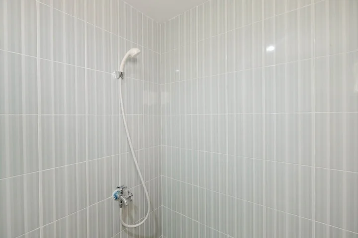 Депок: Homey and Comfy Studio Cinere Resort Apartment