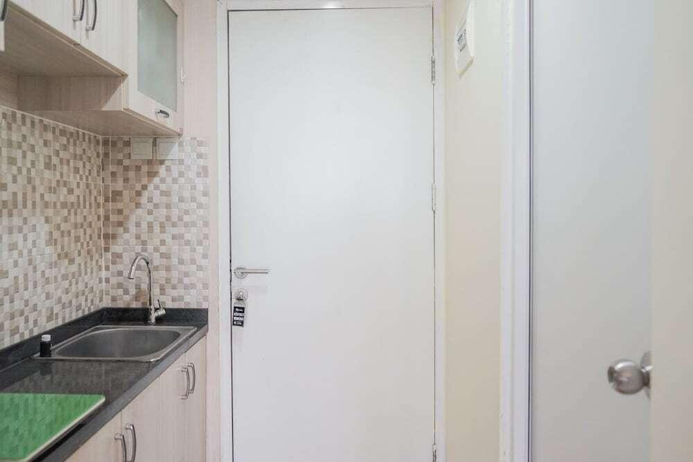 Тангеранг: Minimalist and Stylish Studio Skylounge Tamansari Apartment By Travelio