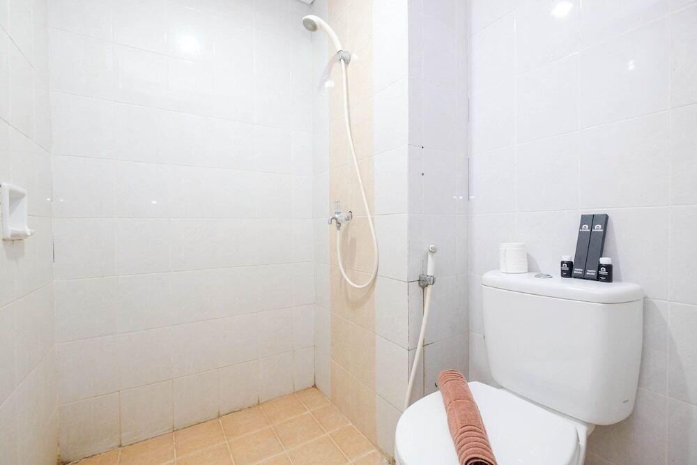 Депок: Contemporary Studio Apartment at Taman Melati Margonda By Travelio