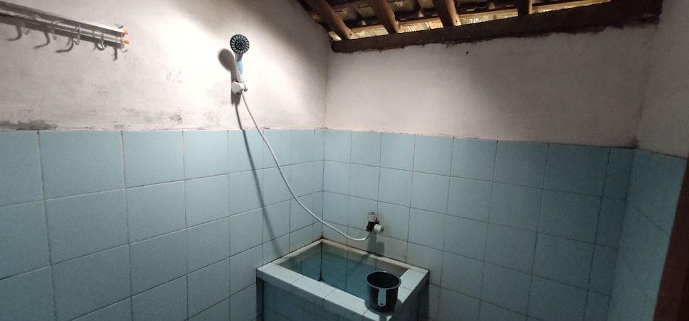 Батуретно: Homestay Miftah Syariah - Hostel