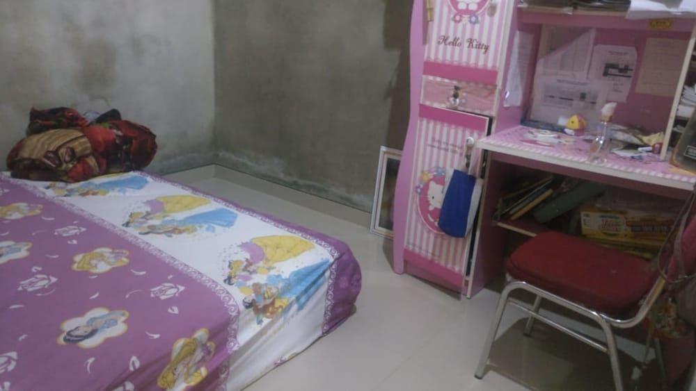 Батуретно: Arnymas Homestay Syariah