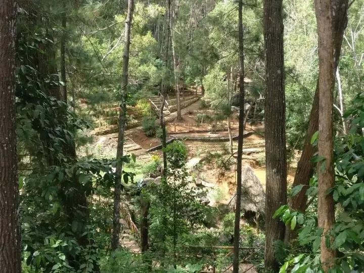 Батуретно: Seribu Batu Songgo Langit Resort & Camp