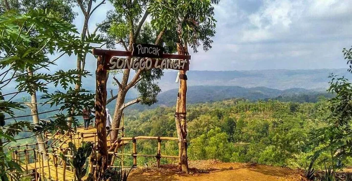 Батуретно: Seribu Batu Songgo Langit Resort & Camp