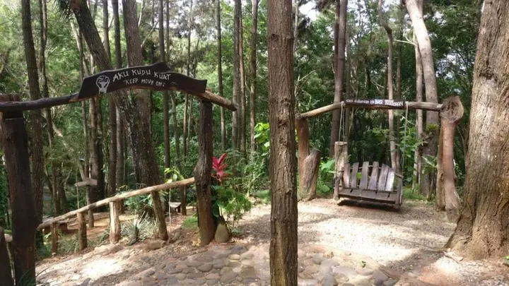 Батуретно: Seribu Batu Songgo Langit Resort & Camp