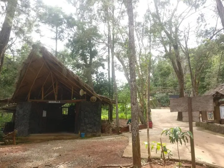 Батуретно: Seribu Batu Songgo Langit Resort & Camp