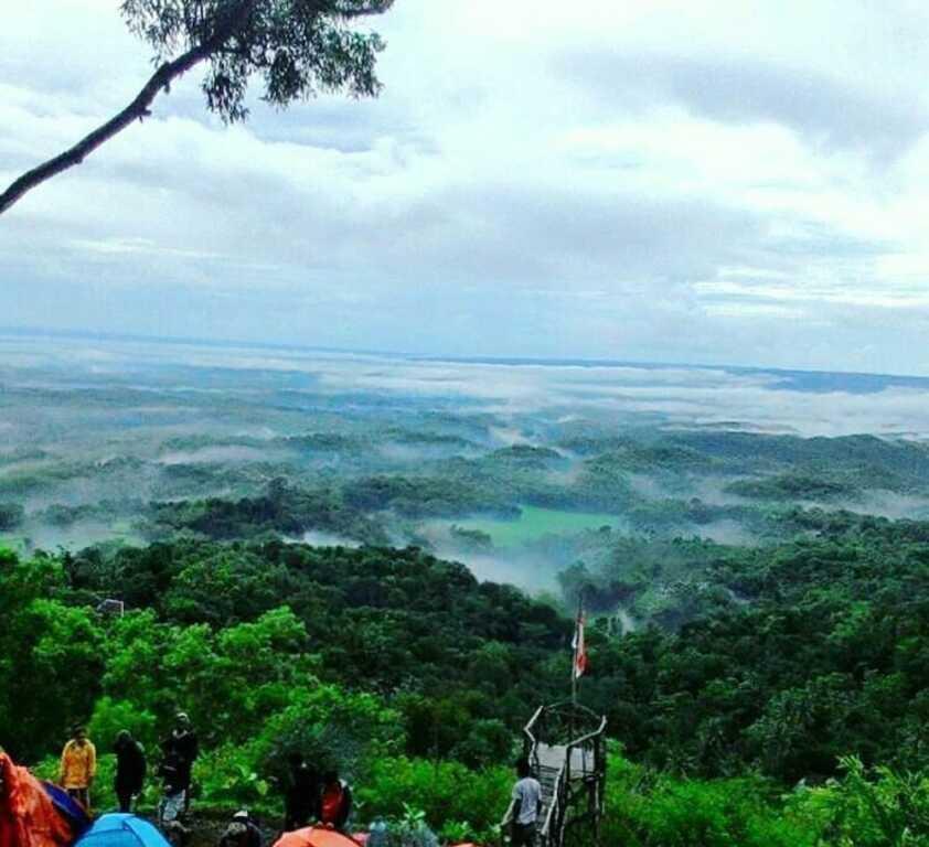 Батуретно: Seribu Batu Songgo Langit Resort & Camp