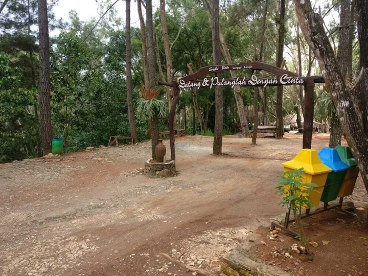 Батуретно: Seribu Batu Songgo Langit Resort & Camp