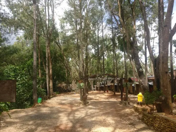 Батуретно: Seribu Batu Songgo Langit Resort & Camp