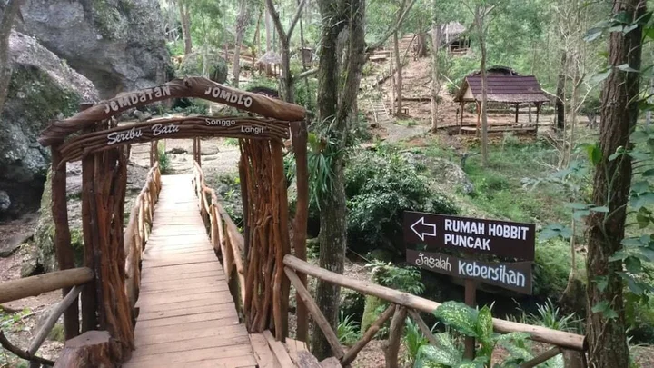 Батуретно: Seribu Batu Songgo Langit Resort & Camp