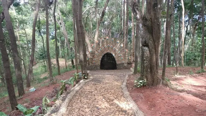 Батуретно: Seribu Batu Songgo Langit Resort & Camp