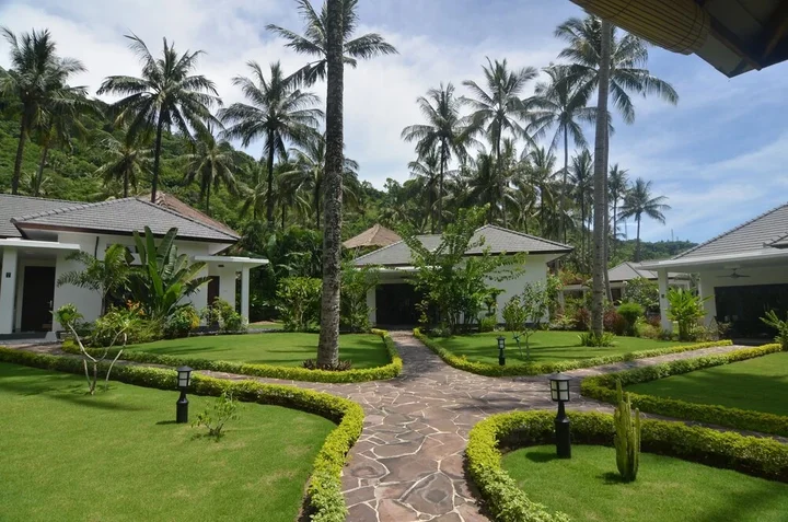 Мангсит: Explore Lombok From Your Villa for 2 or More