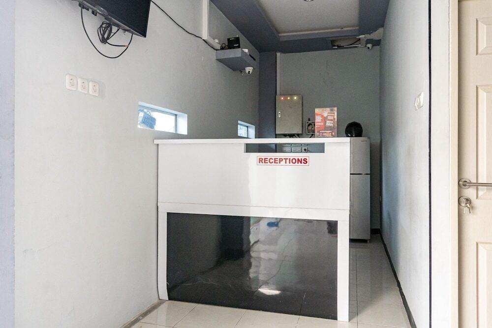 Медан: RedDoorz Plus near Millenium ICT Centre Medan 2