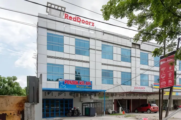 RedDoorz near Manhattan Square Medan — фото 1