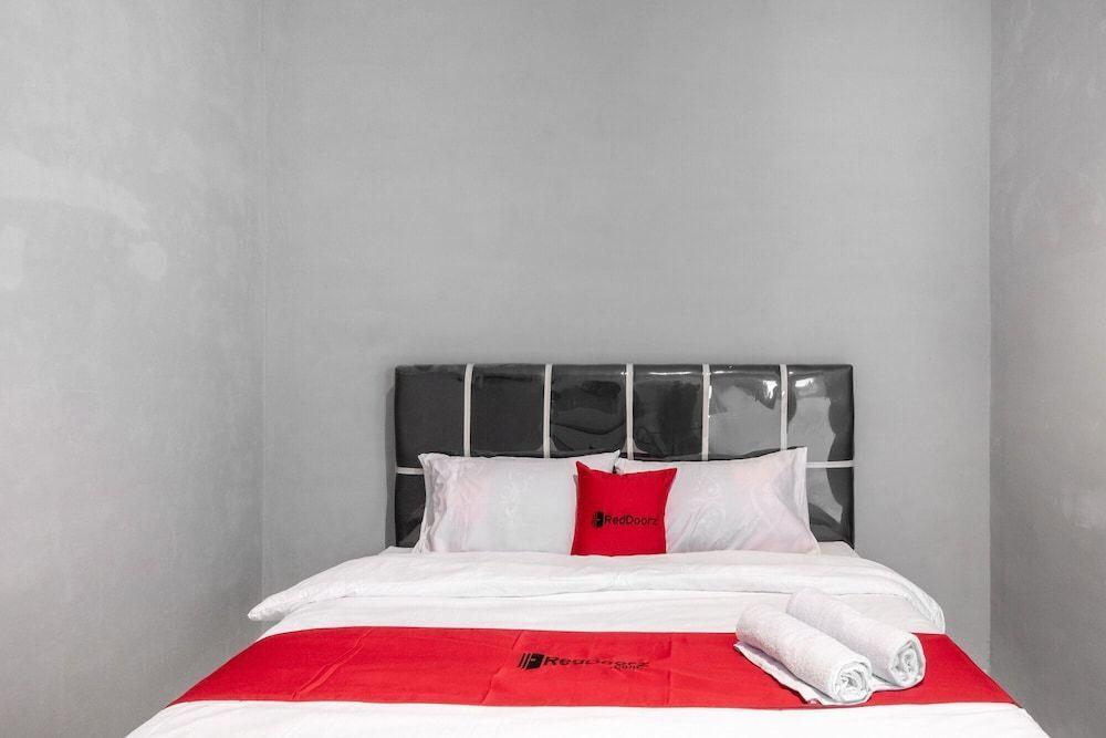 Медан: RedDoorz near Manhattan Square Medan