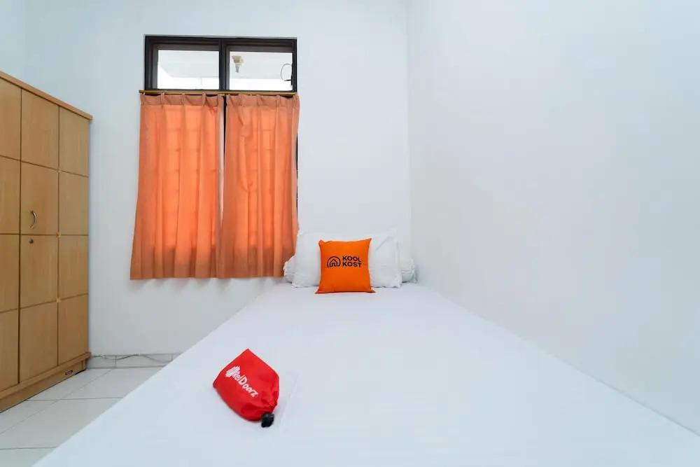 Бандунг: KoolKost Syariah Computer University of Indonesia