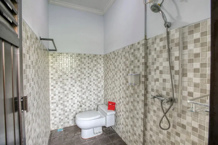 Беноа: RedDoorz near Exit Toll Nusa Dua