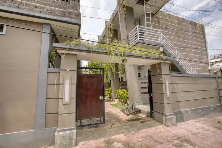 Беноа: RedDoorz near Exit Toll Nusa Dua